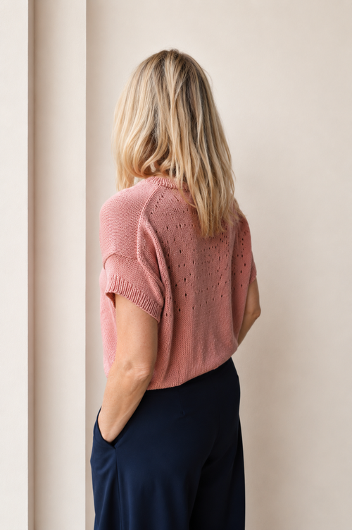 Carica immagine 1 in visualizzazione galleria. KNITTING KIT SILVIA TEE by Sosami