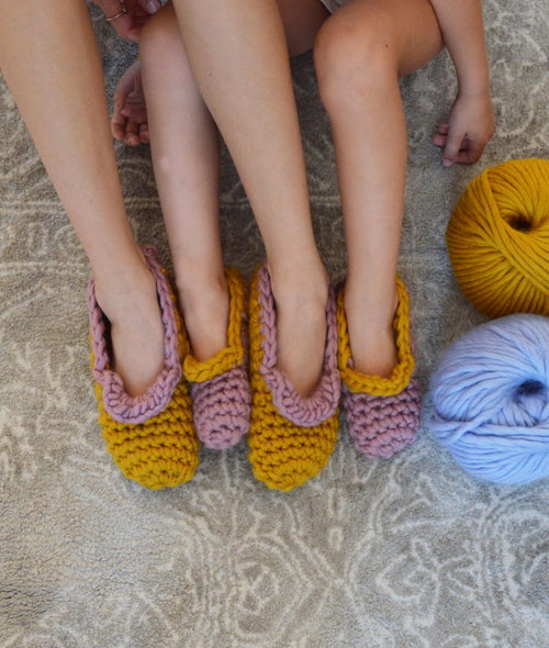 Carica immagine 1 in visualizzazione galleria. KIT UNCINETTO GIRLS NIGHT SLIPPERS by Sosami