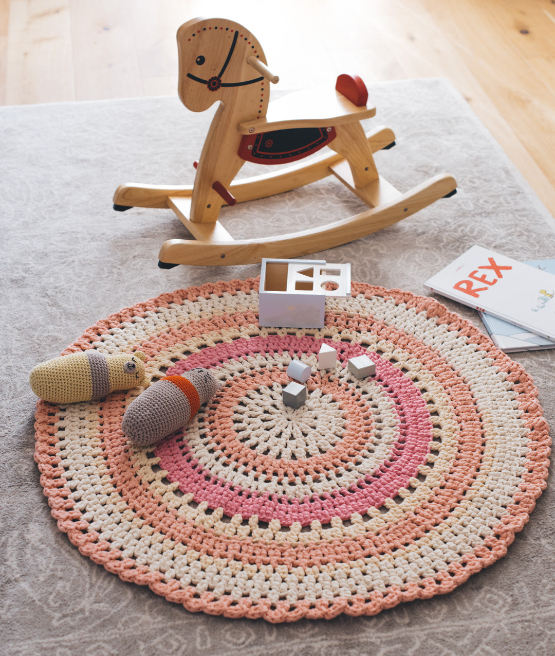 CROCHET KIT RING O’ ROSES RUG