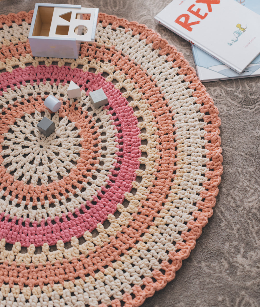 CROCHET KIT RING O’ ROSES RUG