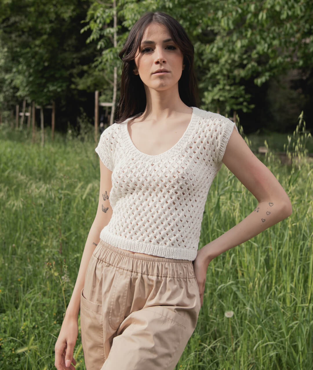 LARA TEE Sample