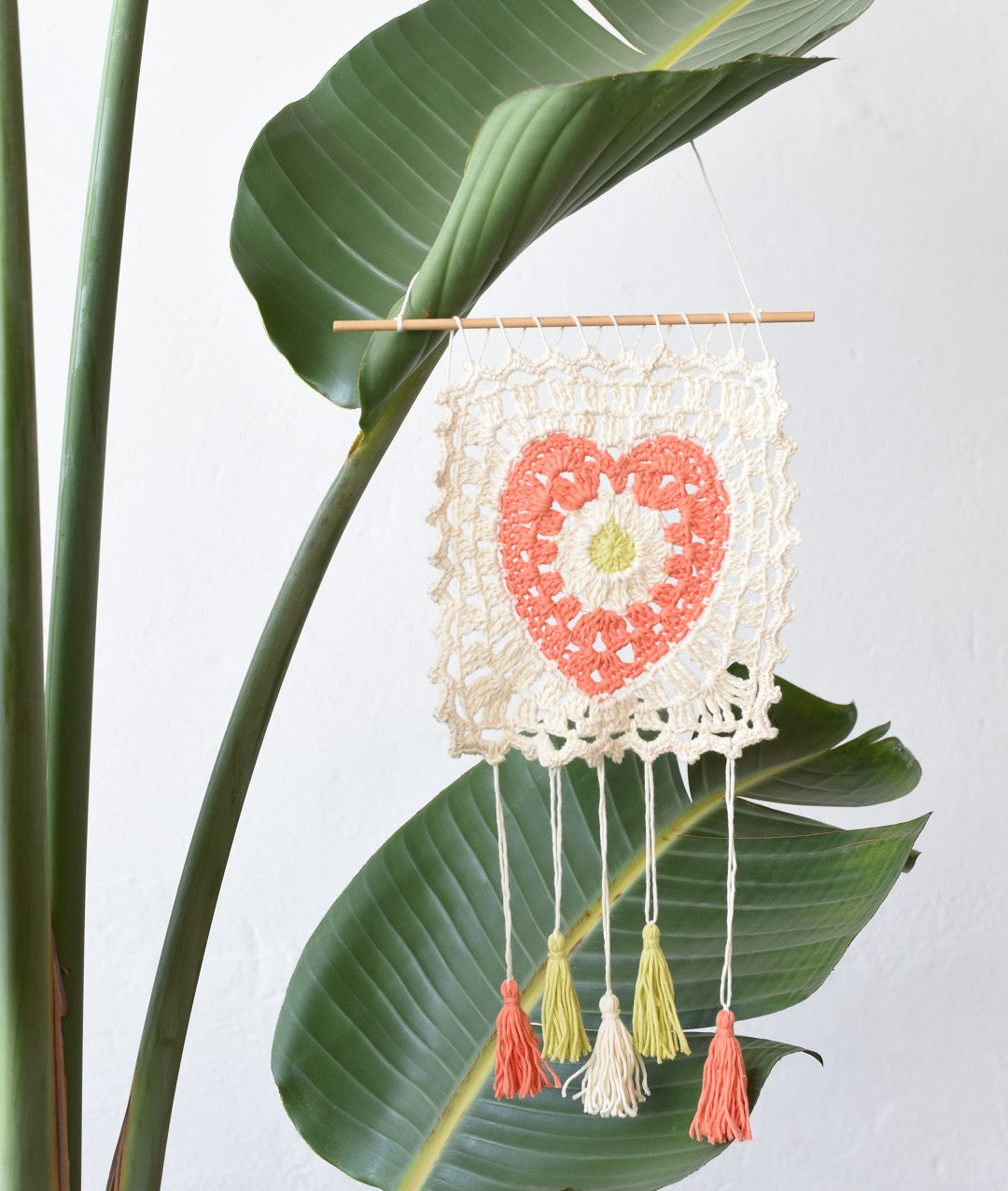 SPRING HEART DREAMCATCHER - FREE PATTERN