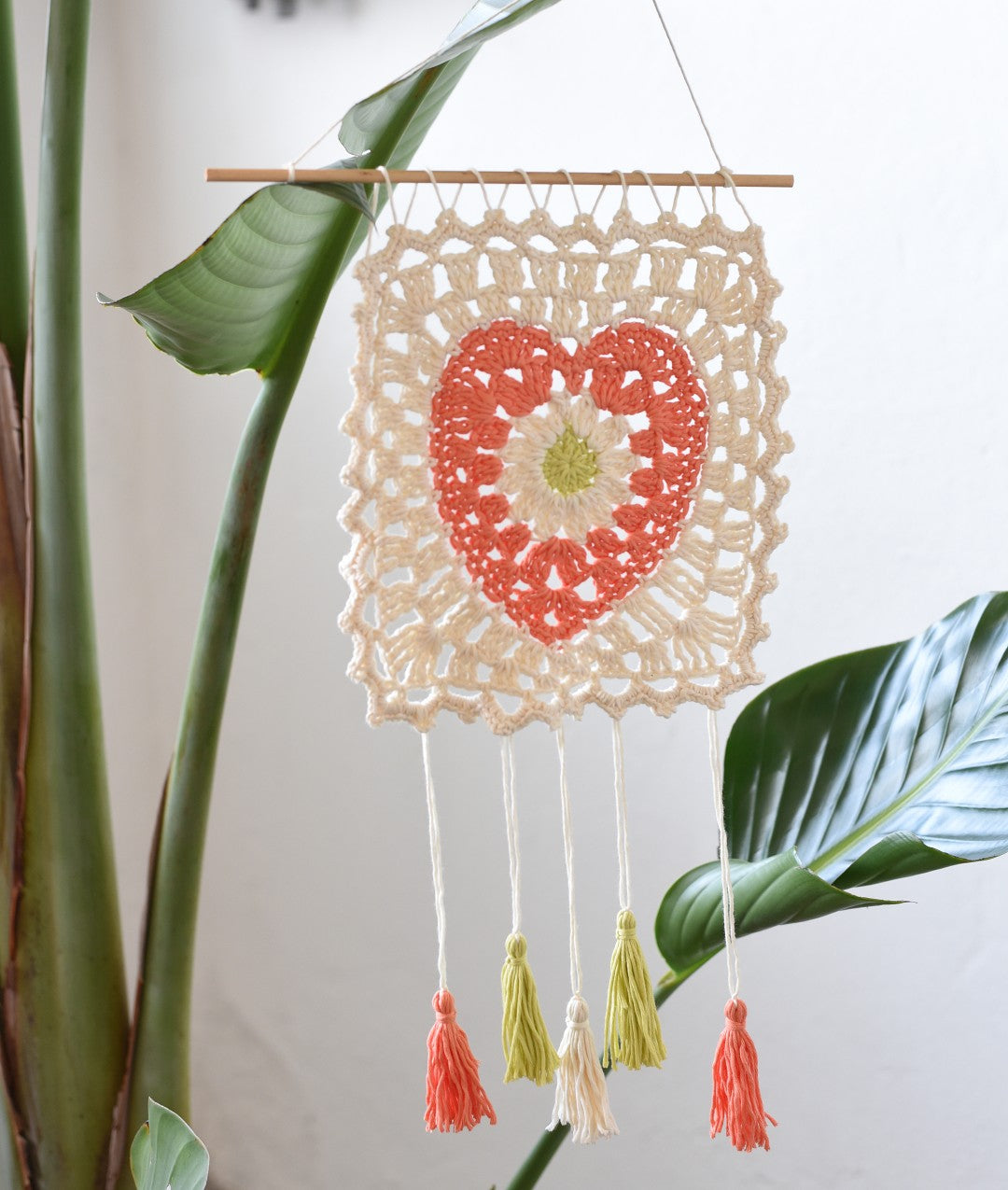 SPRING HEART DREAMCATCHER - FREE PATTERN
